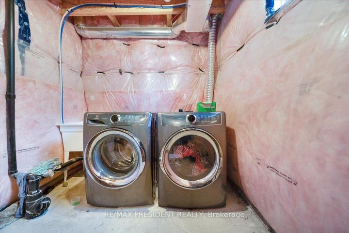 Photo 31 at 3 DALE MEADOWS Road, Bram West, Brampton