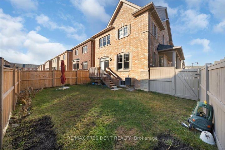 Photo 32 at 3 DALE MEADOWS Road, Bram West, Brampton