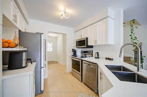 Photo 10 at 102 Woodroof Crescent, Bayview Wellington, Aurora