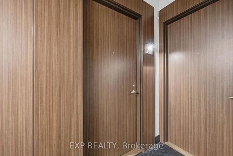 Photo 5 at 213 - 560 King Street W, Waterfront Communities C1, Toronto