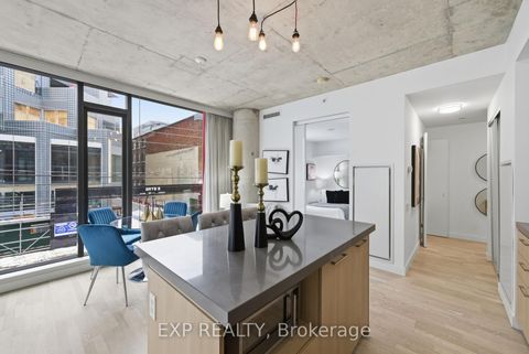 Photo 10 at 213 - 560 King Street W, Waterfront Communities C1, Toronto