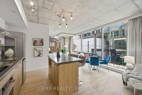 Photo 11 at 213 - 560 King Street W, Waterfront Communities C1, Toronto