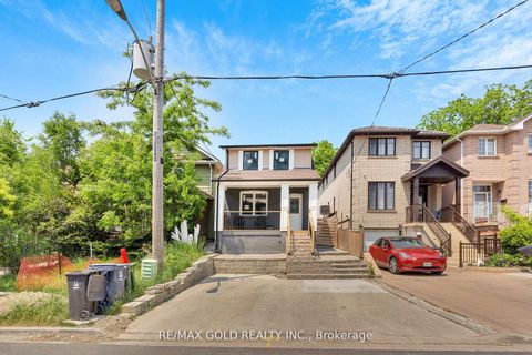 Photo 0 at 8 Fairglen Crescent, Pelmo Park W4, Toronto