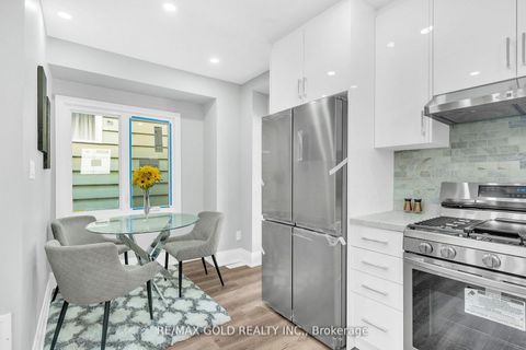 Photo 11 at 8 Fairglen Crescent, Pelmo Park W4, Toronto