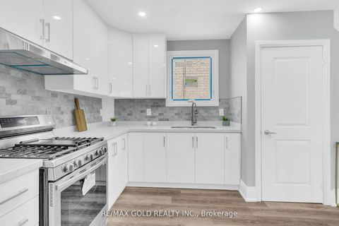 Photo 13 at 8 Fairglen Crescent, Pelmo Park W4, Toronto