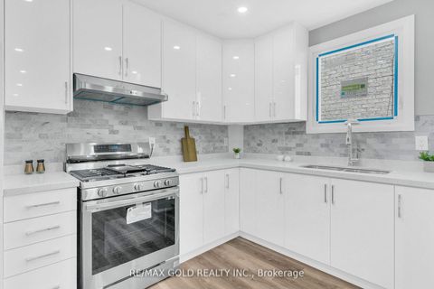 Photo 14 at 8 Fairglen Crescent, Pelmo Park W4, Toronto