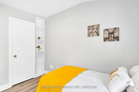 Photo 22 at 8 Fairglen Crescent, Pelmo Park W4, Toronto