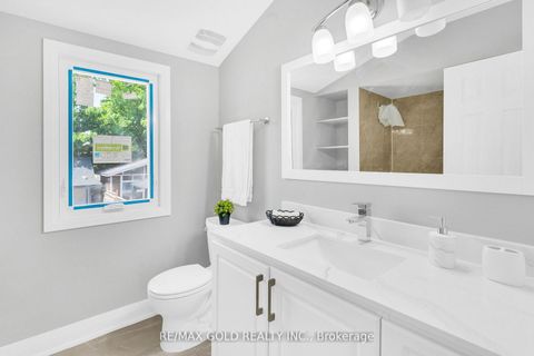 Photo 23 at 8 Fairglen Crescent, Pelmo Park W4, Toronto