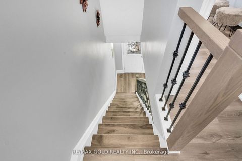 Photo 25 at 8 Fairglen Crescent, Pelmo Park W4, Toronto