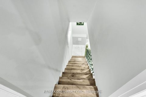 Photo 26 at 8 Fairglen Crescent, Pelmo Park W4, Toronto