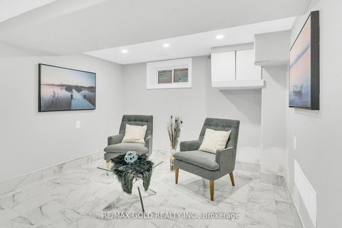 Photo 29 at 8 Fairglen Crescent, Pelmo Park W4, Toronto