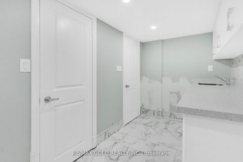 Photo 32 at 8 Fairglen Crescent, Pelmo Park W4, Toronto