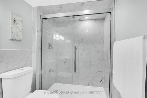 Photo 34 at 8 Fairglen Crescent, Pelmo Park W4, Toronto