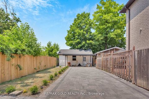 Photo 35 at 8 Fairglen Crescent, Pelmo Park W4, Toronto