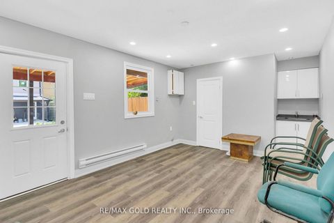 Photo 38 at 8 Fairglen Crescent, Pelmo Park W4, Toronto