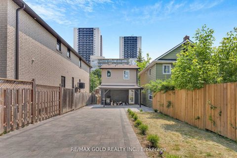 Photo 41 at 8 Fairglen Crescent, Pelmo Park W4, Toronto