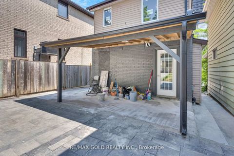 Photo 43 at 8 Fairglen Crescent, Pelmo Park W4, Toronto