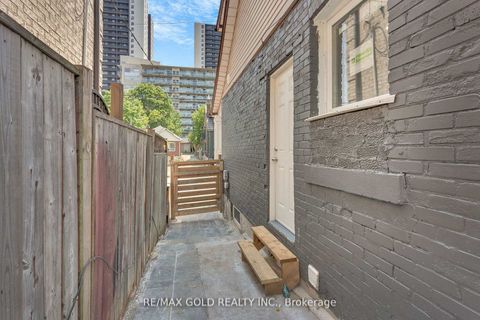 Photo 45 at 8 Fairglen Crescent, Pelmo Park W4, Toronto