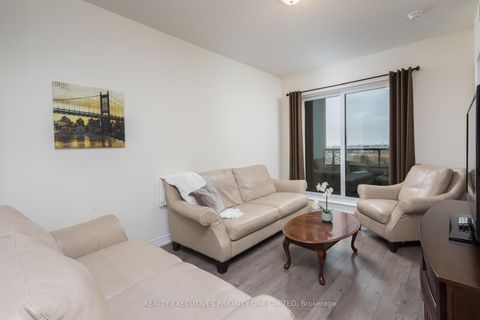 Photo 10 at 614 - 9255 Jane Street, Maple, Vaughan