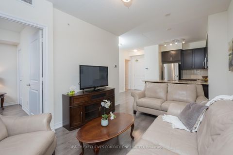 Photo 12 at 614 - 9255 Jane Street, Maple, Vaughan