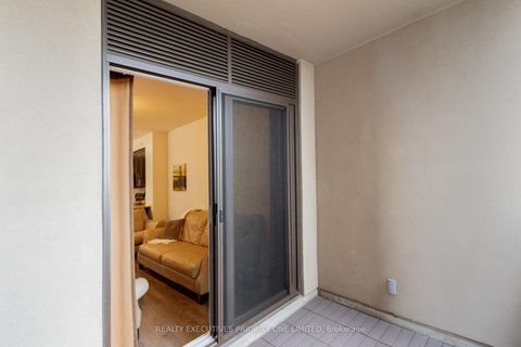 Photo 20 at 614 - 9255 Jane Street, Maple, Vaughan