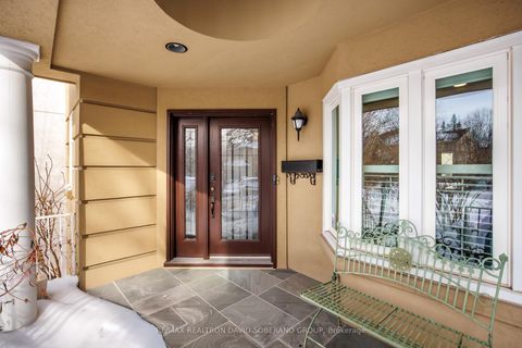 Photo 2 at 11 Thamesford Court, Clanton Park, Toronto