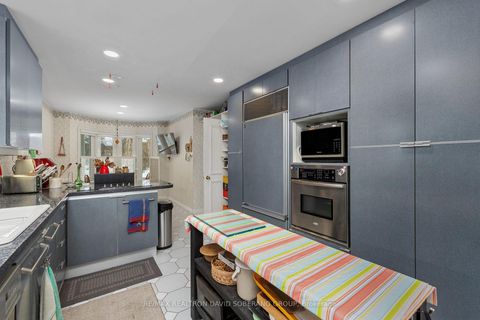 Photo 11 at 11 Thamesford Court, Clanton Park, Toronto