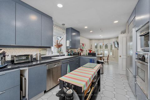 Photo 12 at 11 Thamesford Court, Clanton Park, Toronto