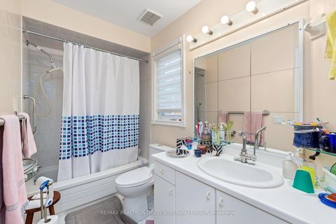 Photo 26 at 11 Thamesford Court, Clanton Park, Toronto