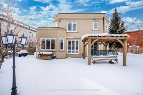 Photo 31 at 11 Thamesford Court, Clanton Park, Toronto