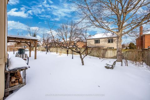 Photo 32 at 11 Thamesford Court, Clanton Park, Toronto