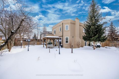 Photo 34 at 11 Thamesford Court, Clanton Park, Toronto