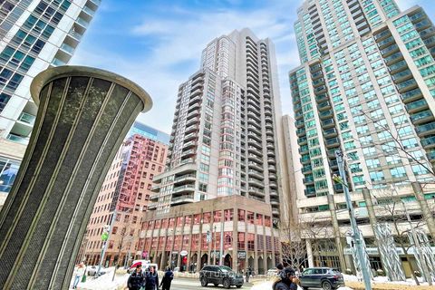 Photo 4 at 703 - 736 Bay Street, Bay Street Corridor, Toronto