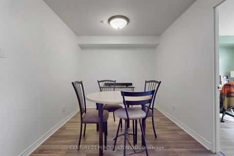 Photo 17 at 703 - 736 Bay Street, Bay Street Corridor, Toronto