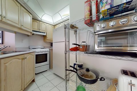 Photo 21 at 703 - 736 Bay Street, Bay Street Corridor, Toronto