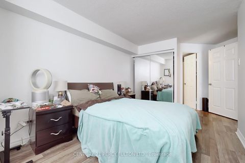 Photo 25 at 703 - 736 Bay Street, Bay Street Corridor, Toronto