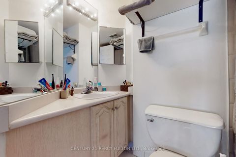 Photo 27 at 703 - 736 Bay Street, Bay Street Corridor, Toronto