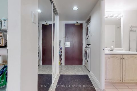 Photo 33 at 703 - 736 Bay Street, Bay Street Corridor, Toronto