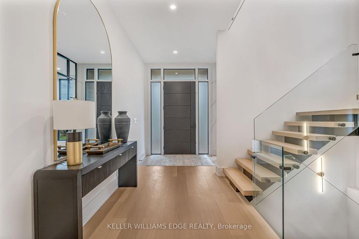 Photo 2 at 144 Mansfield Drive, CP College Park, Oakville