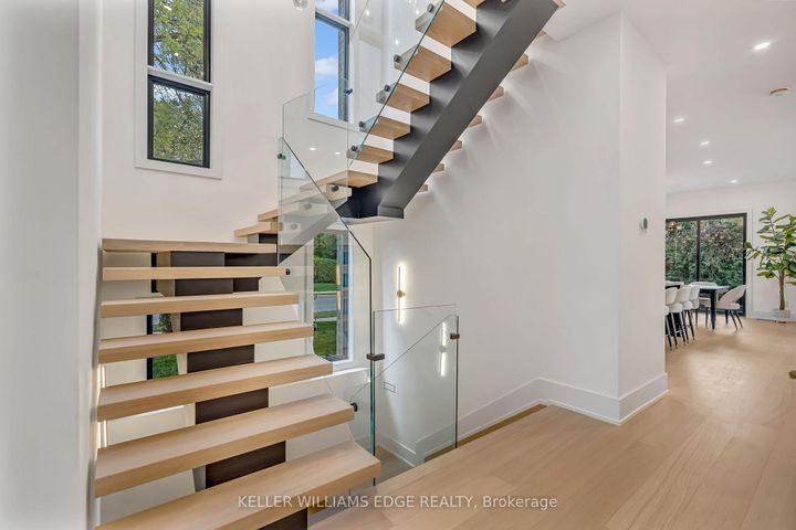 Photo 4 at 144 Mansfield Drive, CP College Park, Oakville