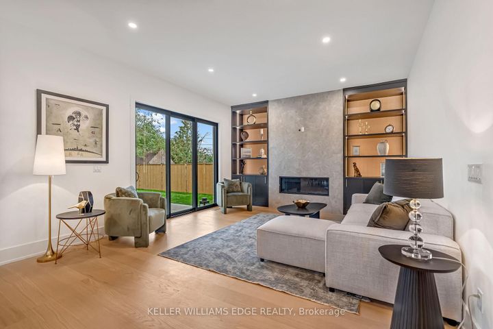 Photo 9 at 144 Mansfield Drive, CP College Park, Oakville