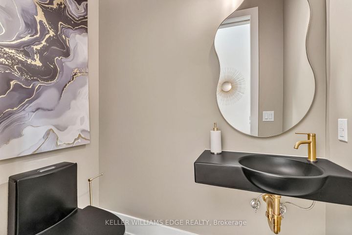 Photo 10 at 144 Mansfield Drive, CP College Park, Oakville