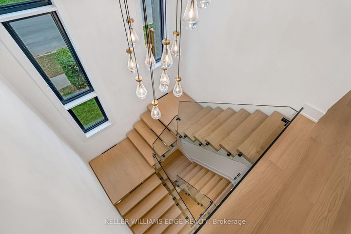 Photo 11 at 144 Mansfield Drive, CP College Park, Oakville