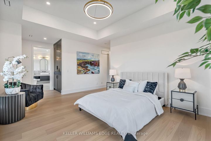 Photo 13 at 144 Mansfield Drive, CP College Park, Oakville