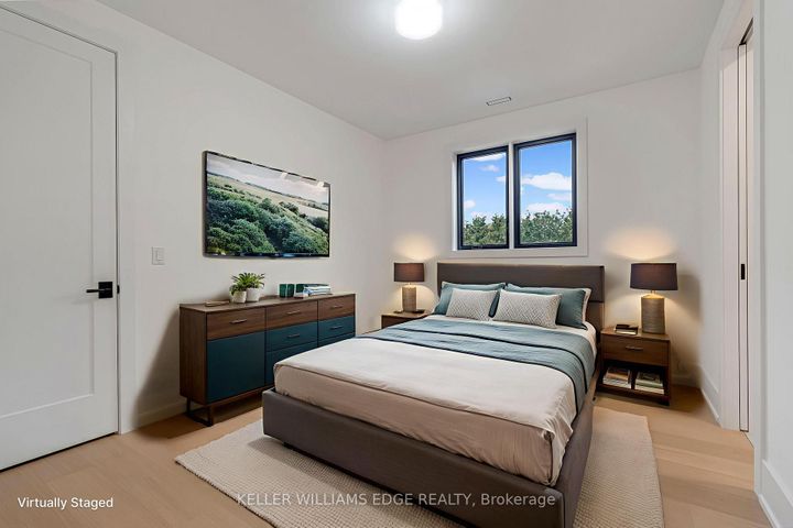 Photo 17 at 144 Mansfield Drive, CP College Park, Oakville