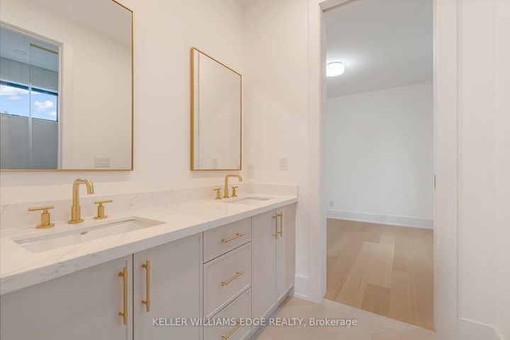 Photo 18 at 144 Mansfield Drive, CP College Park, Oakville