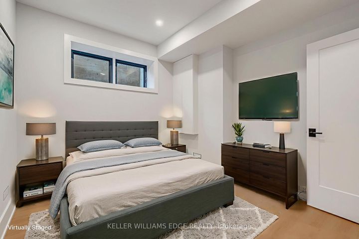 Photo 22 at 144 Mansfield Drive, CP College Park, Oakville