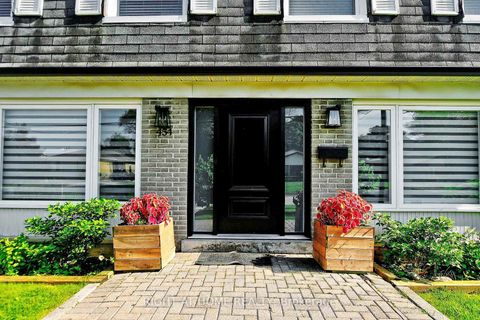 Photo 3 at 454 Alper Street, Crosby, Richmond Hill