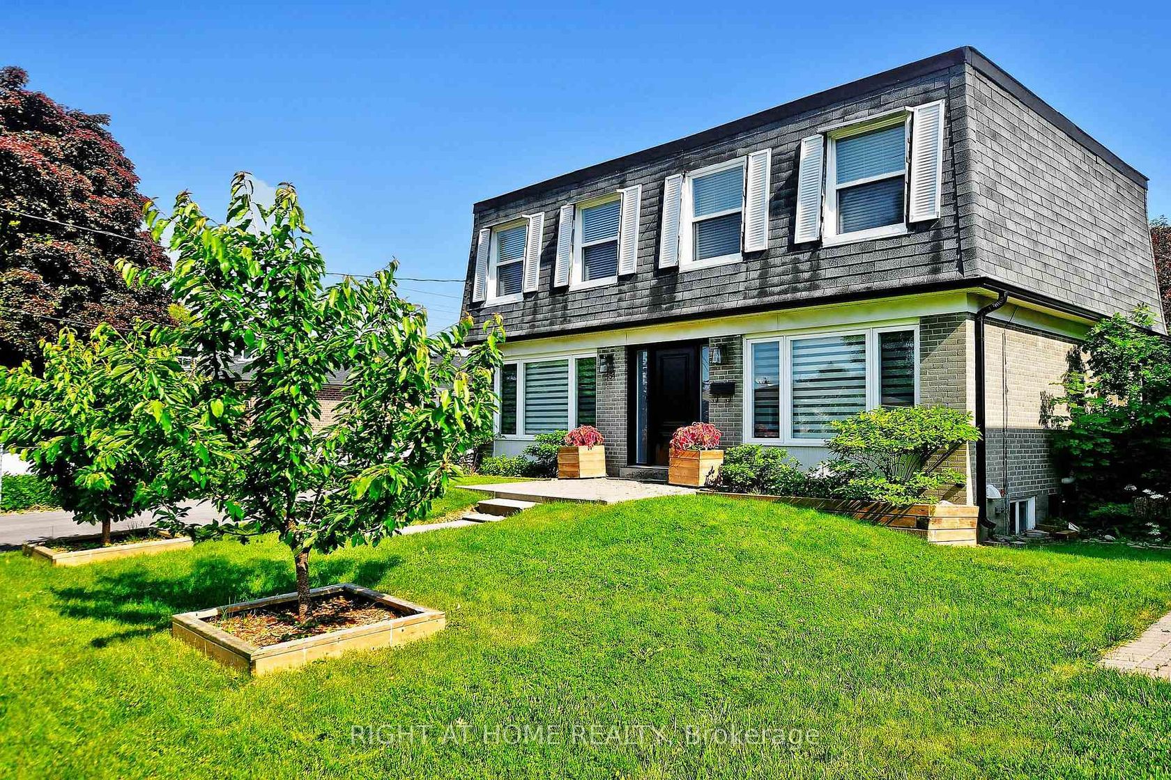 454 Alper Street, Crosby, Richmond Hill photo number 2