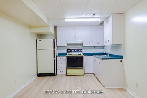 Photo 9 at 100 Nimbus Place, East Woodbridge, Vaughan